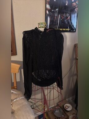 Black Lace & Chiffon Long-Sleeve Women's Top